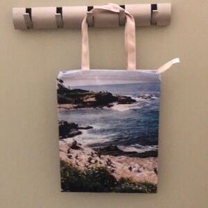 Travel bag with zipper